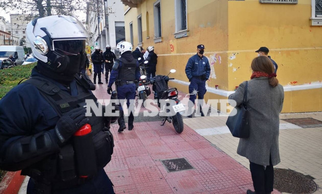 Συγκέντρωση διαμαρτυρίας καθηγητών και φοιτητών στο κέντρο της Αθήνας