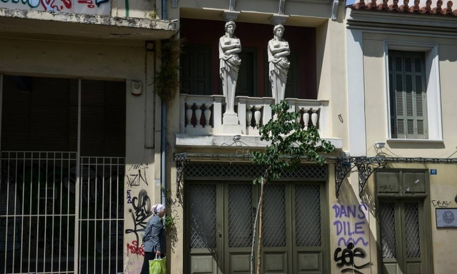 Αγίων Ασωμάτων 45, Ψυρρή: Τα... μυστικά που κρύβει το σπίτι με τις Καρυάτιδες 