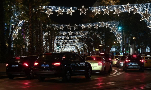 Κορονοϊός: Ξεχύθηκαν στους δρόμους του κέντρου οι Αθηναίοι (pics)