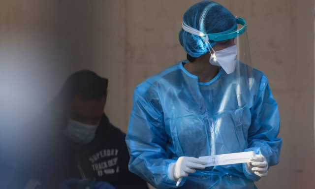 Κρούσματα σήμερα: 916 νέα ανακοίνωσε ο ΕΟΔΥ - 96 νεκροί σε 24 ώρες -  527 οι διασωληνωμένοι