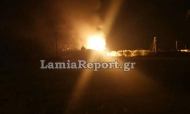 Πανικός στη Λαμία: Η στιγμή των απανωτών εκρήξεων σε επιχείρηση με φιάλες υγραερίου
