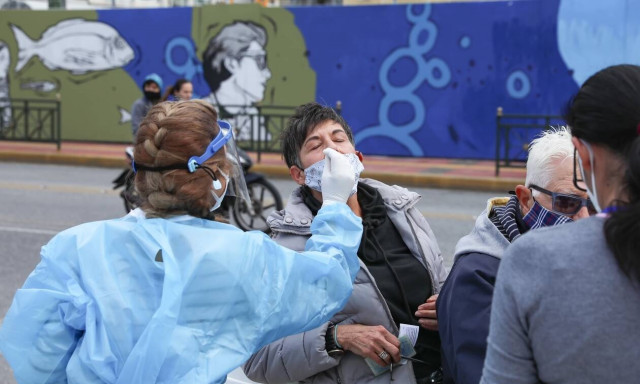 Κρούσματα σήμερα: Αγωνία για 10 περιοχές στη Βόρεια Ελλάδα