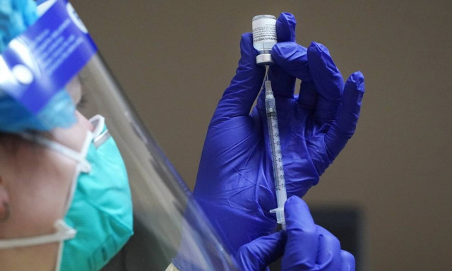 Κορονοϊός στις ΗΠΑ: Εγκρίθηκε η χορήγηση άδειας κατεπείγουσας χρήσης του εμβολίου της Moderna