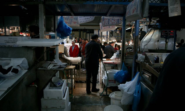 Κορονοϊός: «Βροχή» τα πρόστιμα στην Βαρβάκειο για «μη σωστή χρήση μάσκας» 