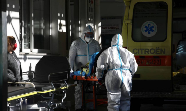 Κρούσματα σήμερα: Μικρή μείωση, μεγάλη ανησυχία - Η Ελλάδα με το βλέμμα στο «τείχος ανοσίας»