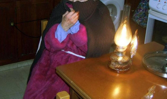 Οικογένεια Κρητικών ζει χωρίς ρεύμα: Τρώνε χόρτα και σαλιγκάρια για να ζήσουν