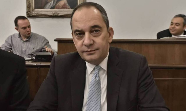 Πλακιωτάκης: Ανακοίνωσε ακτοπλοϊκή σύνδεση Ελλάδας - Κύπρου μέσα από το νοσοκομείο