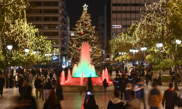 Κορονοϊός: «Κρούουν τον κώδωνα του κινδύνου» οι λοιμωξιολόγοι - Υπερμετάδοση του ιού στις γιορτές