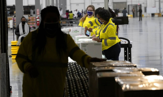 Κορονοϊός: Μεταφέρονται τα εμβόλια της Moderna από τις αποθήκες - Ίσως και αύριο οι εμβολιασμοί