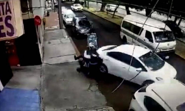 Πήγαν να τον κλέψουν όμως ο οδηγός είχε άλλα σχέδια… (vid)