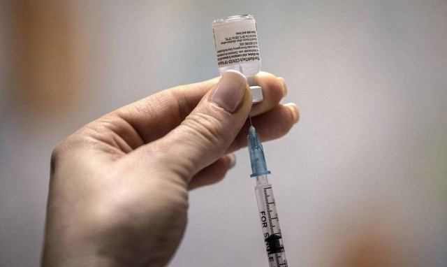 Εμβόλιο κορονοϊού: Τι είναι το mRNA και γιατί «είναι ακίνδυνο για το DNA»