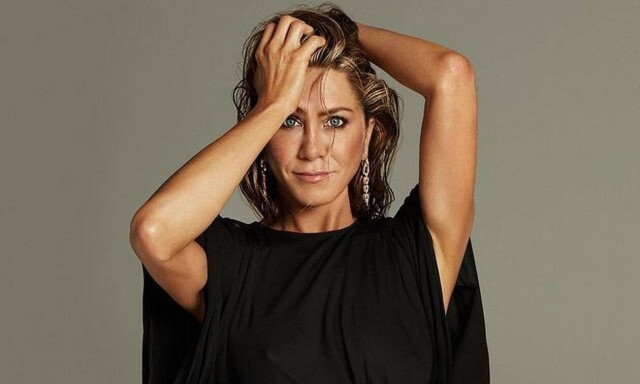 Jennifer Aniston: Η σέξι φωτό μπροστά από τον καθρέφτη και το μήνυμα για το 2020