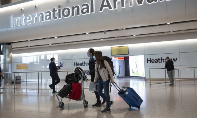 Κορονοϊός: Στην «απομόνωση» η Βρετανία - Τρέχει να προλάβει τη μετάλλαξη η Ευρώπη