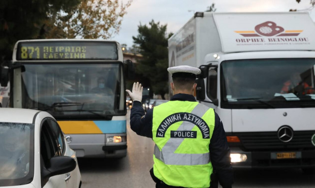 Κλειστή η άνοδος της Κηφισίας από εργαζόμενους στον Ερυθρό Σταυρό