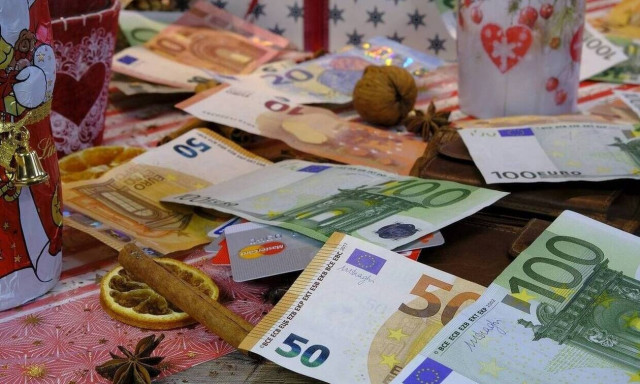 Δώρο Χριστουγέννων: Σήμερα η καταβολή του - Πώς θα πληρωθούν όσοι ήταν σε αναστολή και «Συν-Εργασία»