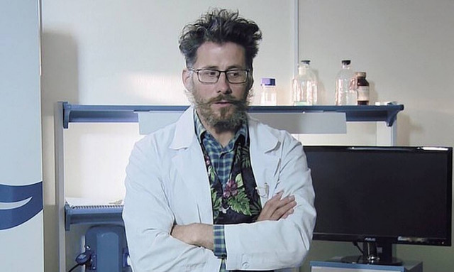 Θρίλερ με βιολόγο που εργαζόταν στα εμβόλια κορονοϊού: Έπεσε στο κενό από τον 14ο όροφο