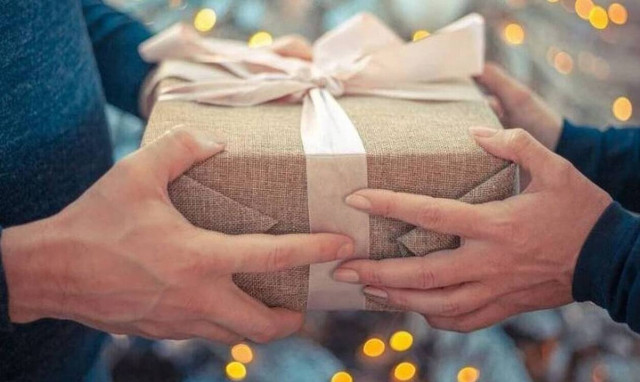 Εορτολόγιο: Ποιοι γιορτάζουν σήμερα Δευτέρα 21 Δεκεμβρίου