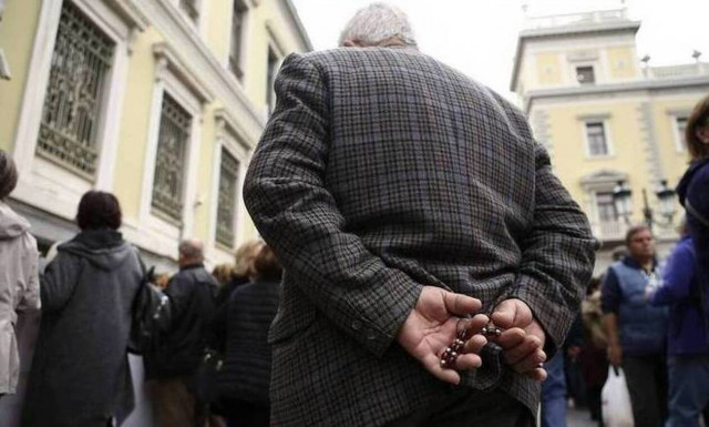 Γόρδιος δεσμός οι 300.000 εκκρεμείς αιτήσεις συνταξιοδότησης 