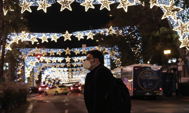 Lockdown: Τα Χριστούγεννα θα κρίνουν… την Πρωτοχρονιά - Σήμερα ανακοινώνονται αυστηρά μέτρα