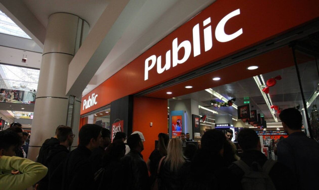 Τα βιβλιοπωλεία Public άνοιξαν,  για να απολαύσουμε τις γιορτές με ένα βιβλίο!