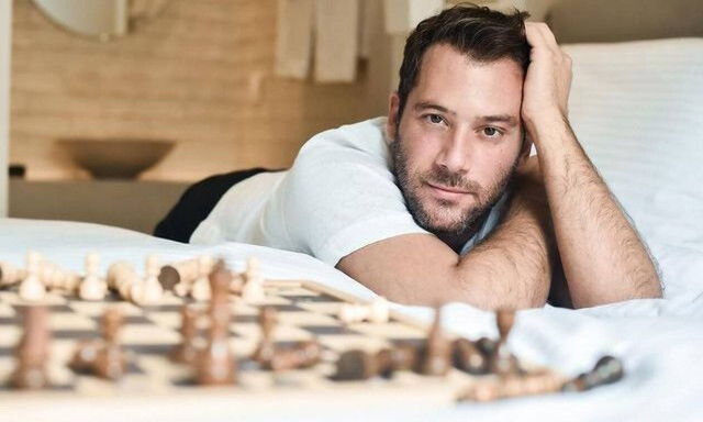 O Αντίνοος Αλμπάνης ξεσπά κατά των ριάλιτι: «Απορώ πόση σαχλαμάρα χωράει στο κεφάλι μας»