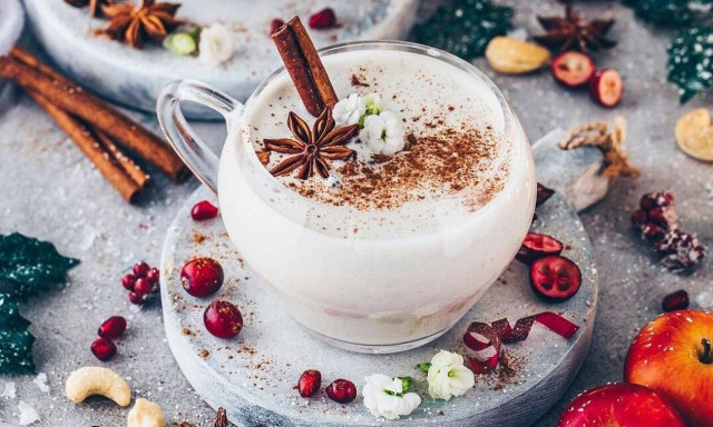 Πώς θα φτιάξετε σπιτικό eggnog - Δείτε εδώ (vid)