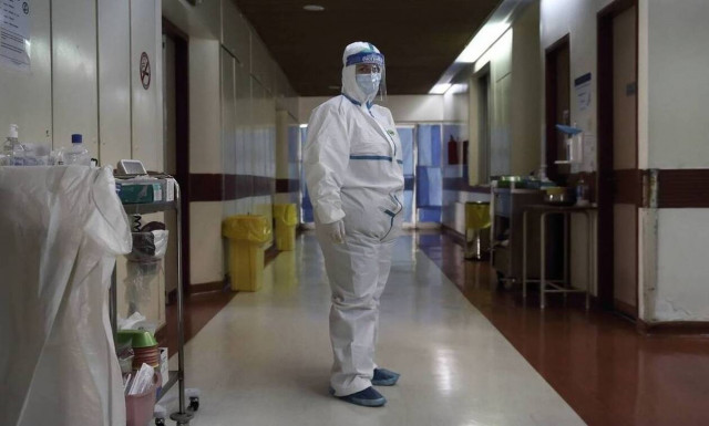 Καπραβέλος στο Newsbomb.gr: Δραματική πρόβλεψη για την πανδημία - Πότε θα επιστρέψει η κανονικότητα