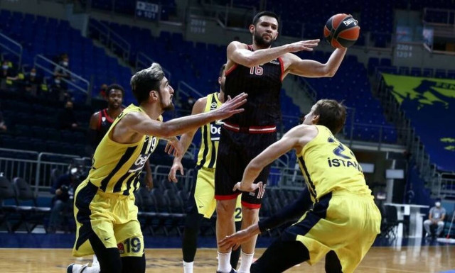 Euroleague – Ολυμπιακός: Η αγωνία για Παπανικολάου και το «παρκάρισμα» Σλούκα