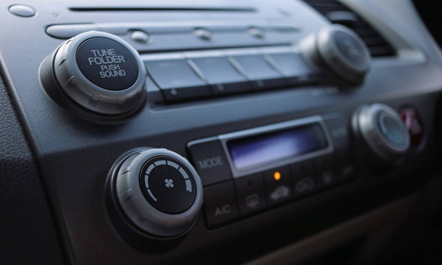 Φοβερό! Γνώριζες γιατί χαμηλώνουμε το ραδιόφωνο όταν παρκάρουμε; 