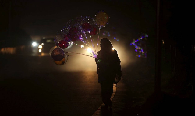 Κορονοϊός: Έλληνας καθηγητής προβλέπει σεξ, αθεΐα και απιστία στη μετά Covid εποχή