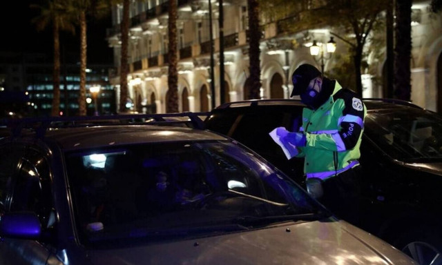 Lockdown: Μέχρι πόσα άτομα μπορούν να μετακινηθούν με το αυτοκίνητο τις γιορτές
