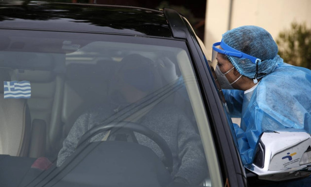 Κρούσματα σήμερα: «Βράζει» η Αττική με 301 νέα - 111 στη Θεσσαλονίκη