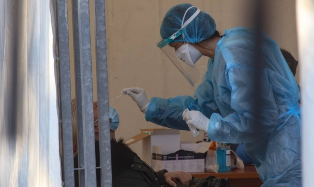 Στο νοσοκομείο με κορονοϊό πατέρας Έλληνα ποδοσφαιριστή