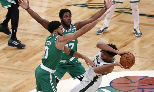 Γιάννης Αντετοκούνμπο: Μοιραίος στην πρεμιέρα των Μπακς στο ΝΒΑ (vid)