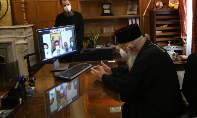 Archbishop Ieronymos gives Christmas wishes to hospital staff