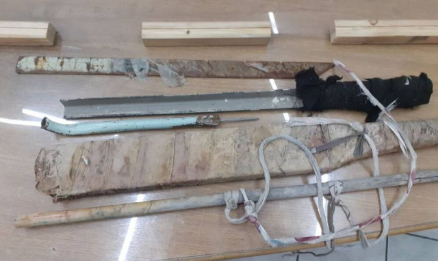 Φυλακές Κορυδαλλού: «Ντού» της ΕΛ.ΑΣ. - Βρέθηκαν όπλα, μάρκες πόρκερ και... τσίπουρο!