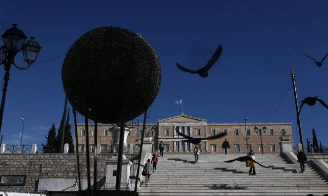 Όλα τα μέτρα για τα Χριστούγεννα: Ρεβεγιόν με… περιορισμούς, ελέγχους και drones