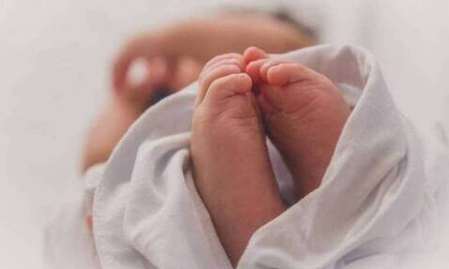 Κιλκίς: Μήνυμα ελπίδα - Έντυσαν αγιοβασιλάκια τέσσερα νεογέννητα (pic)