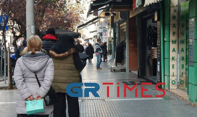 Θεσσαλονίκη: Ουρές έξω από κρεοπωλεία για το Χριστουγεννιάτικο τραπέζι (pics)