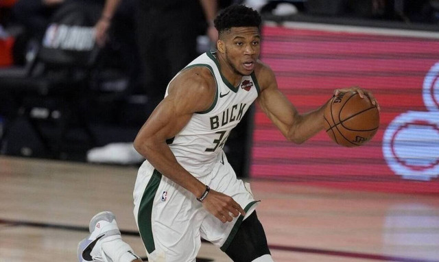 Γιάννης Αντετοκούνμπο: Βρήκε στο... τοίχος των Ουόριορς (videos)