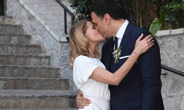 Γέννησε η Τζένη Μπαλατσινού - Σε «πελάγη ευτυχίας» ο Βασίλης Κικίλιας