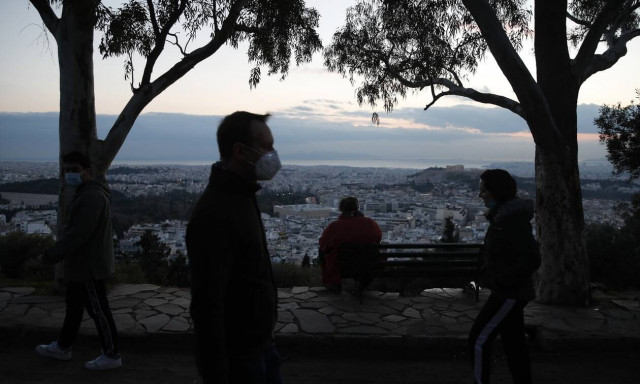 Κρούσματα σήμερα: 617 νέα ανακοίνωσε ο ΕΟΔΥ - 50 νεκροί σε 24 ώρες - 470 οι διασωληνωμένοι  