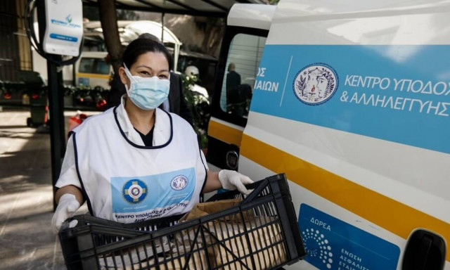 Δήμος Αθηναίων: 1.200 Χριστουγεννιάτικα γεύματα σε άστεγους