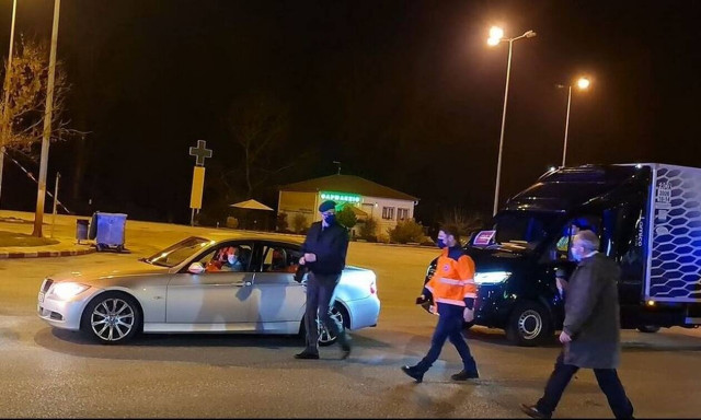 Εμβόλιο κορονοϊού: Εικόνες ντοκουμέντο - Η στιγμή που οι πρώτες δόσεις φτάνουν στην Ελλάδα