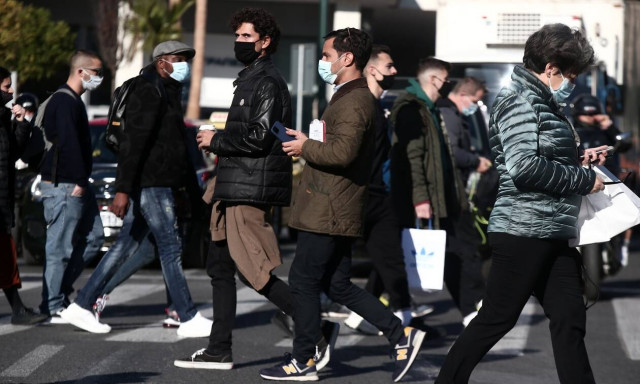 Χριστούγεννα σε καθεστώς lockdown: Σε ποιες περιοχές παρατείνεται η καραντίνα - Αγωνία για την Αθήνα