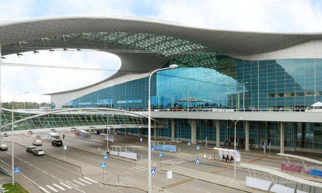 Ρωσία: Υποχρεωτική καραντίνα 14 ημέρων για τις αφίξεις από τη Βρετανία	