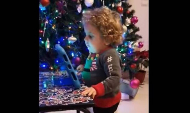 Χριστούγεννα στο σπίτι για τον μικρό Παναγιώτη - Ραφαήλ (vid)
