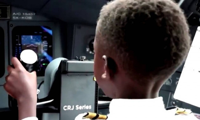 Απίθανος 7χρονος έχει πιλοτάρει τρεις φορές αεροπλάνο και το παρατσούκλι του είναι... Captain