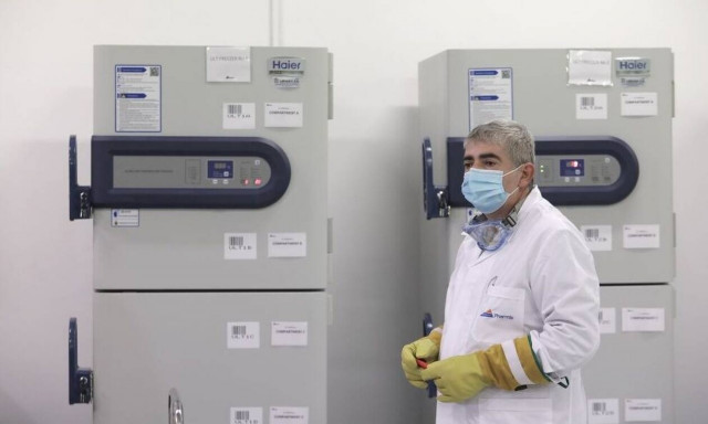 Εμβόλιο κορονοϊού: Αποθηκεύτηκαν σε ειδικά ψυγεία στο Κρυονέρι - Οι πρώτες εικόνες