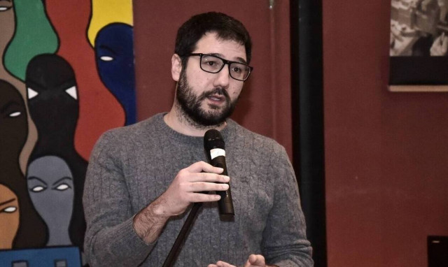 Ηλιόπουλος: «Η κυβέρνηση απέτυχε να προστατέψει τον κόσμο της εργασίας από τη διασπορά του ιού»